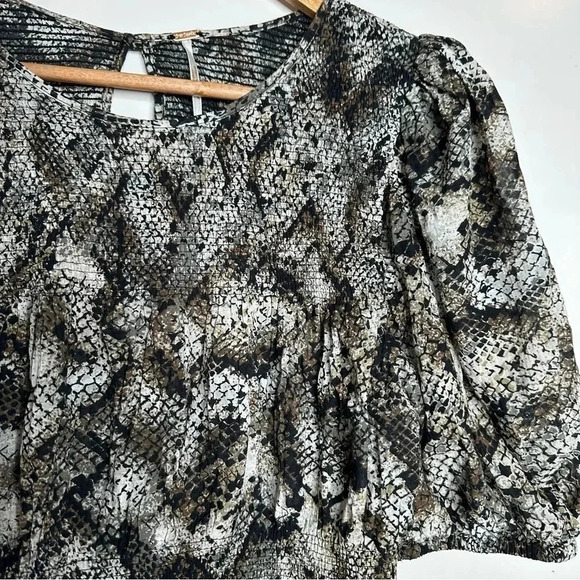 Free People NWOT Black Snakeskin XOXO Smocked Blouse Size Large - Picture 6 of 11